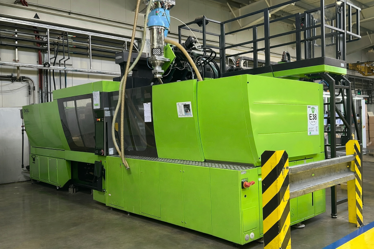 Nový lis zvyšuje kapacitu naší lisovny