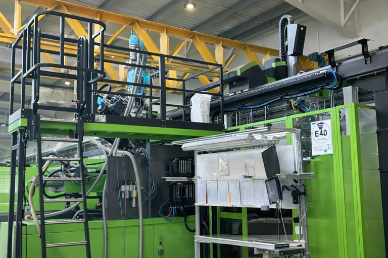 Nový vstřikolis doplňuje naše vybavení