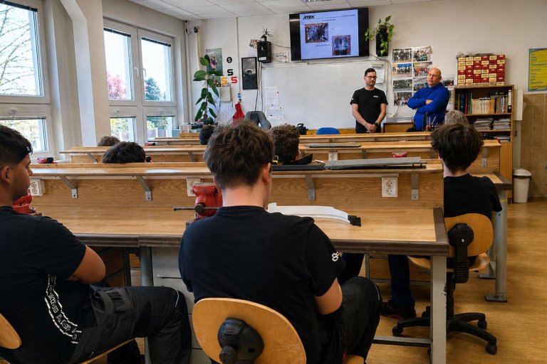 Vyrazili jsme mezi učně: představili jsme jim svět naší firmy